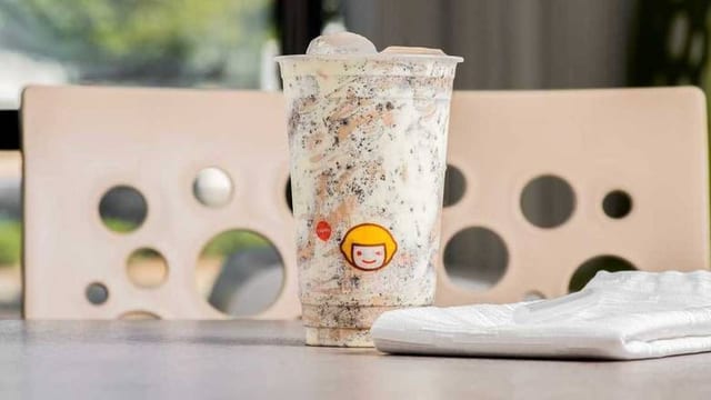 D3. Oreo Milk Tea.